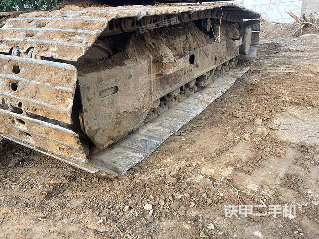 单侧履带整体(整机外观) 单侧履带整体(整机外观)