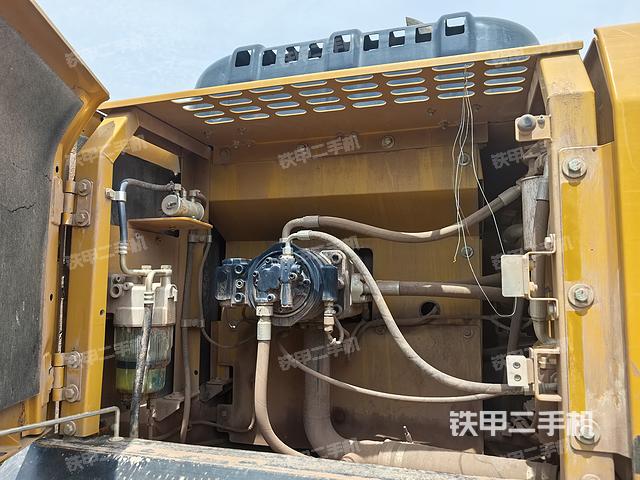 液压泵舱室正面整体(整机外观) 液压泵舱室正面整体(整机外观)