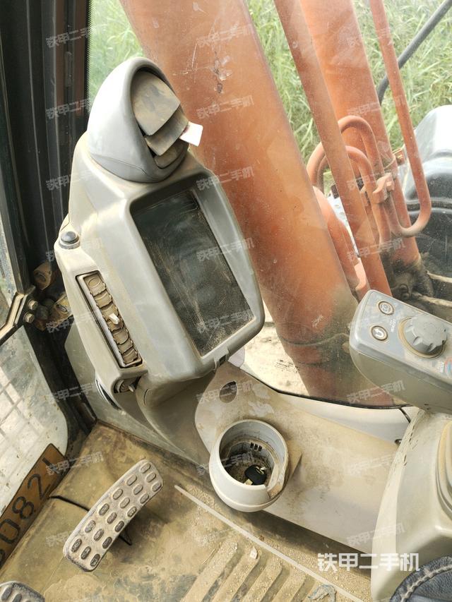 显示屏 (驾驶室部分) 显示屏 (驾驶室部分)