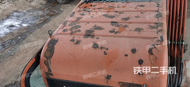 驾驶室顶部(整机外观) 驾驶室顶部(整机外观)