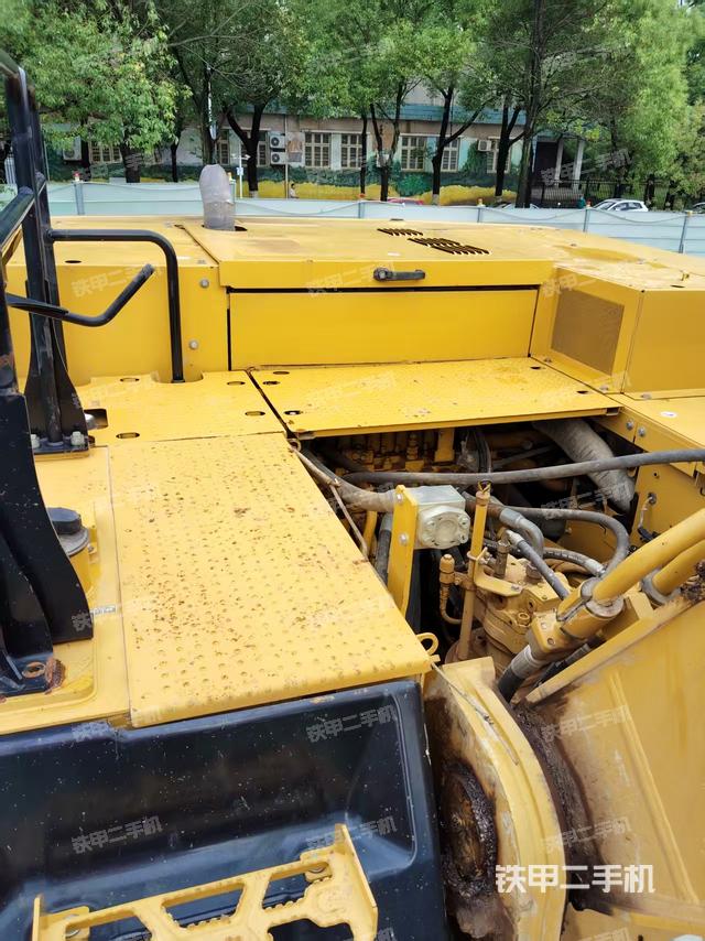 驾驶室顶部（整机外观）