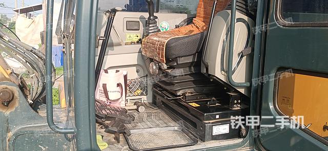 驾驶室整体(整机外观) 驾驶室整体(整机外观)