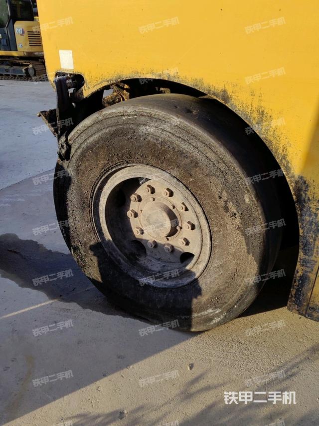 前轮左侧减震块连接及部件（压路机前后车架）