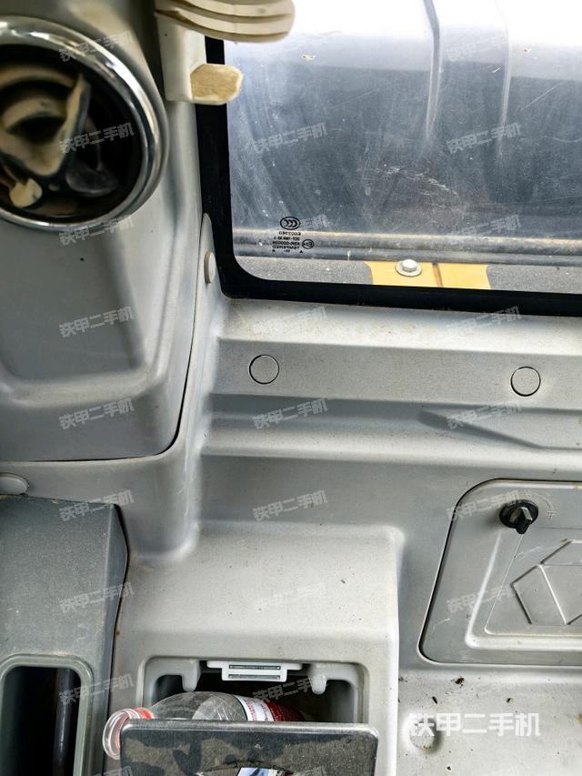 后窗玻璃角标(驾驶室部分) 后窗玻璃角标(驾驶室部分)