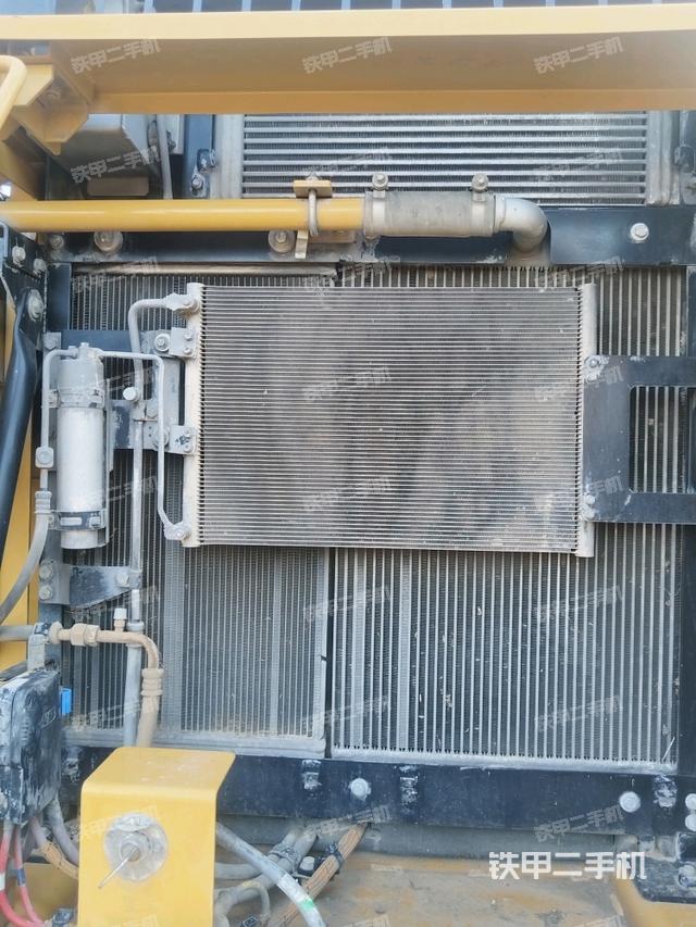 散热器正面(大件舱室) 散热器正面(大件舱室)