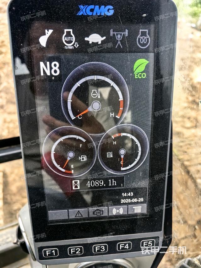 显示屏 (驾驶室部分) 显示屏 (驾驶室部分)