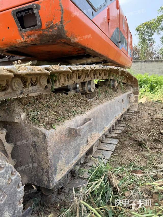 单侧履带整体(整机外观) 单侧履带整体(整机外观)