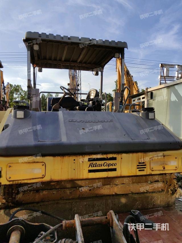 右前45°（压路机整机外观）