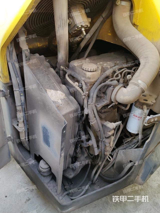 散热器全景（压路机发动机舱）