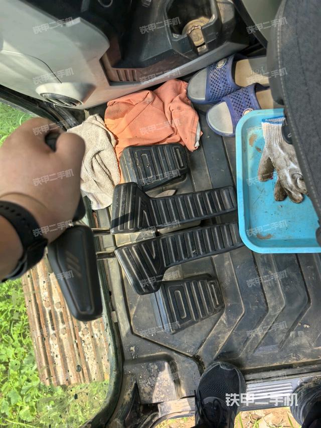 后窗玻璃角标(驾驶室部分) 后窗玻璃角标(驾驶室部分)