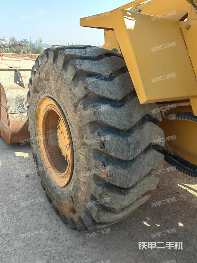 左前轮（行走机构）