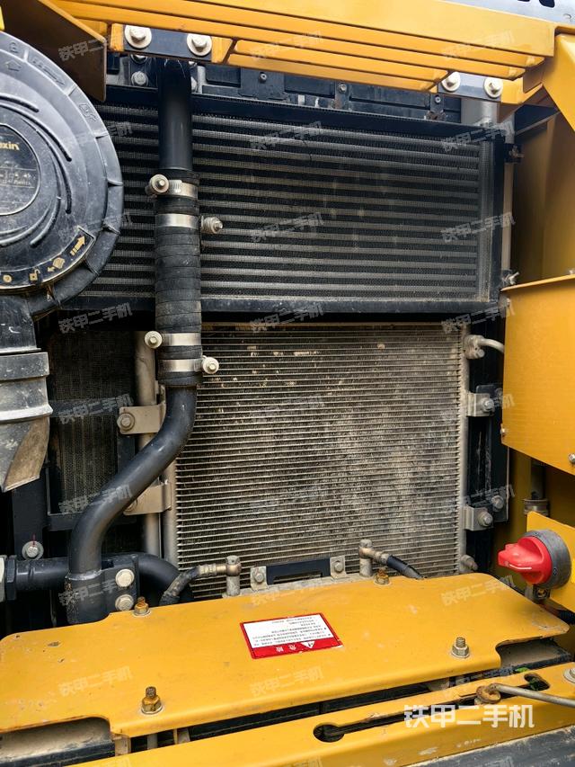 散热器正面(大件舱室) 散热器正面(大件舱室)