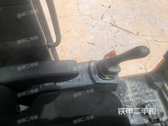 座椅左側(cè)控制臺/音響/含左手柄（駕駛室部分）