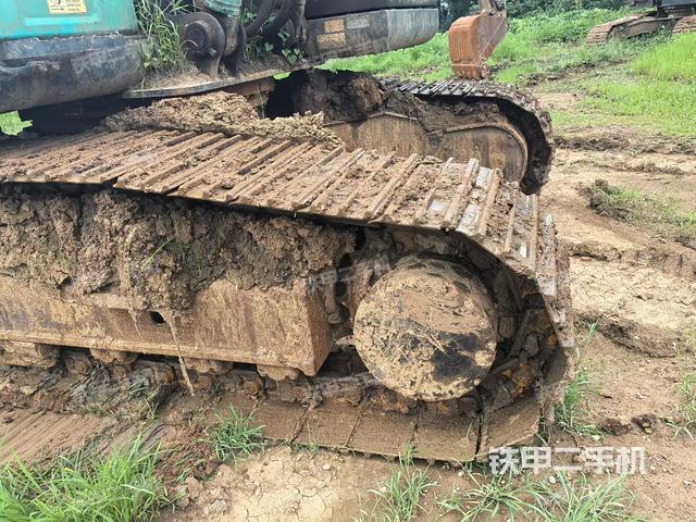 单侧履带整体(整机外观) 单侧履带整体(整机外观)