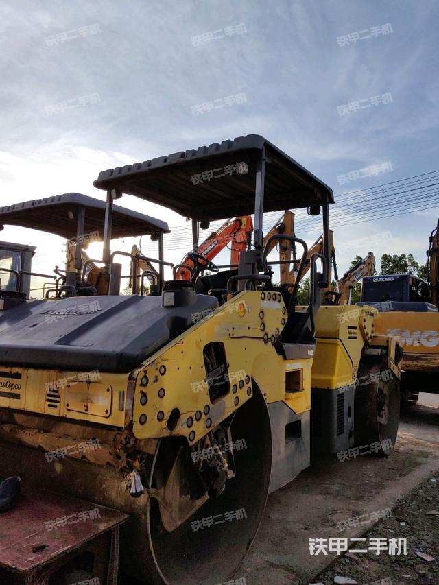 正左侧（压路机整机外观）