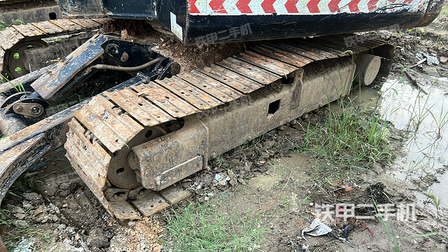 单侧履带整体(整机外观) 单侧履带整体(整机外观)