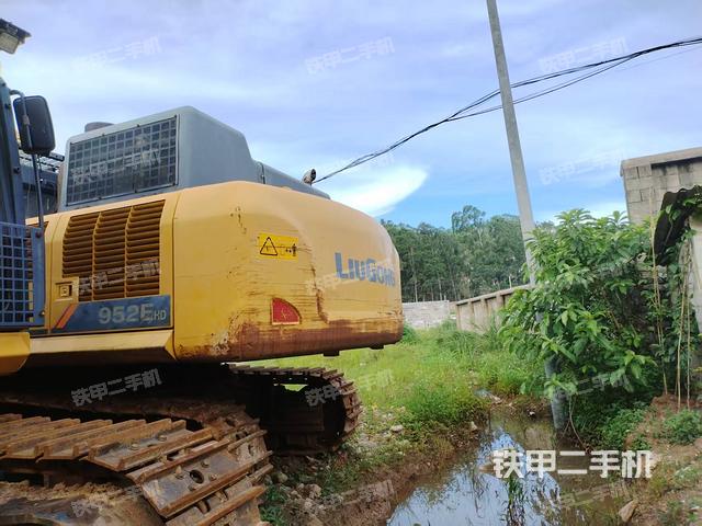 驾驶室顶部(整机外观) 驾驶室顶部(整机外观)