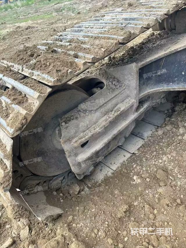 单侧履带整体(整机外观) 单侧履带整体(整机外观)