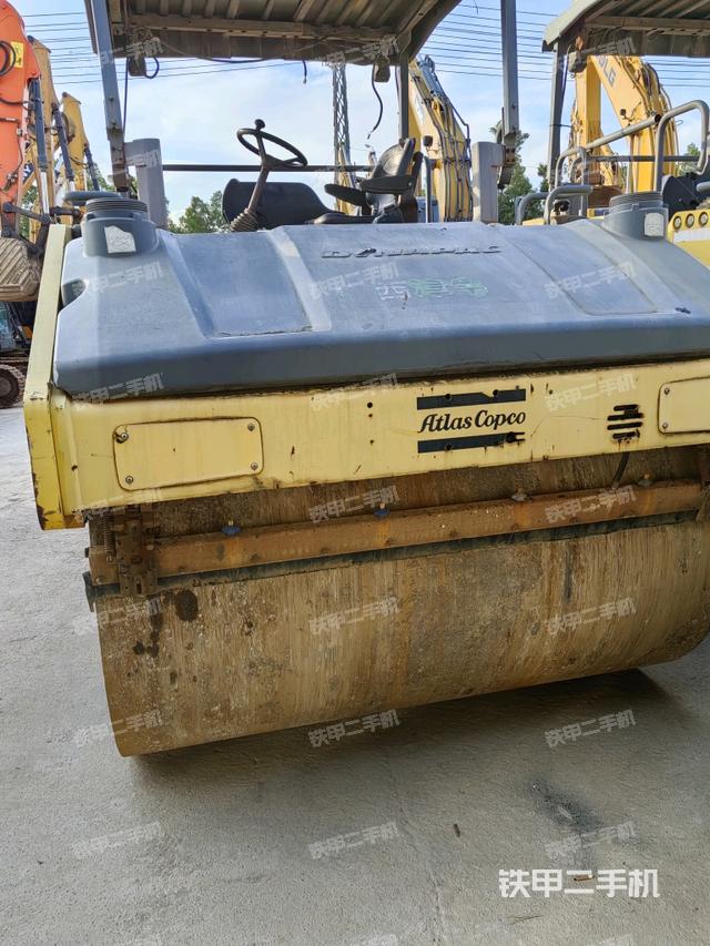 右前45°（压路机整机外观）