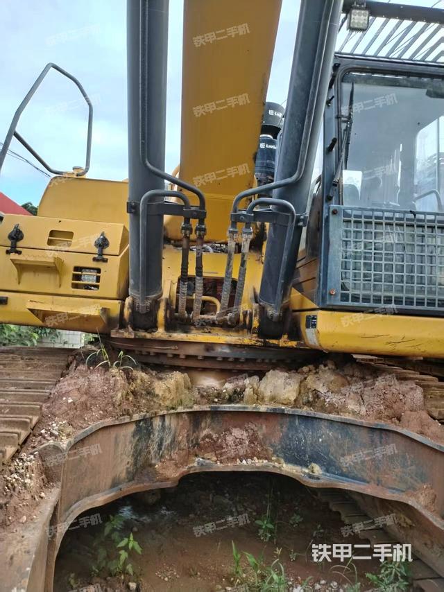 驾驶室整体(整机外观) 驾驶室整体(整机外观)