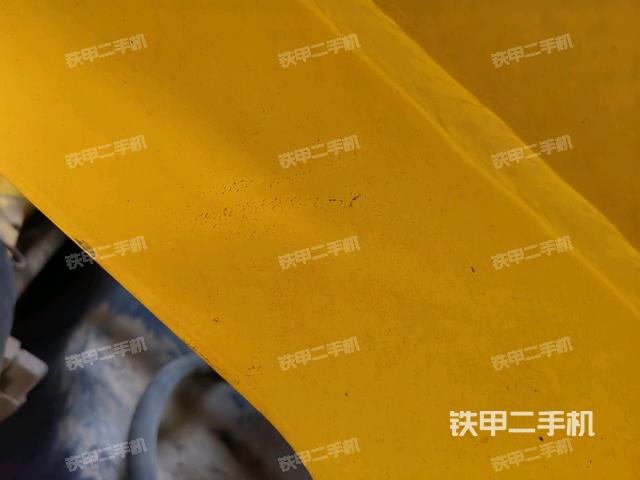 铰接正右侧（压路机前后车架）