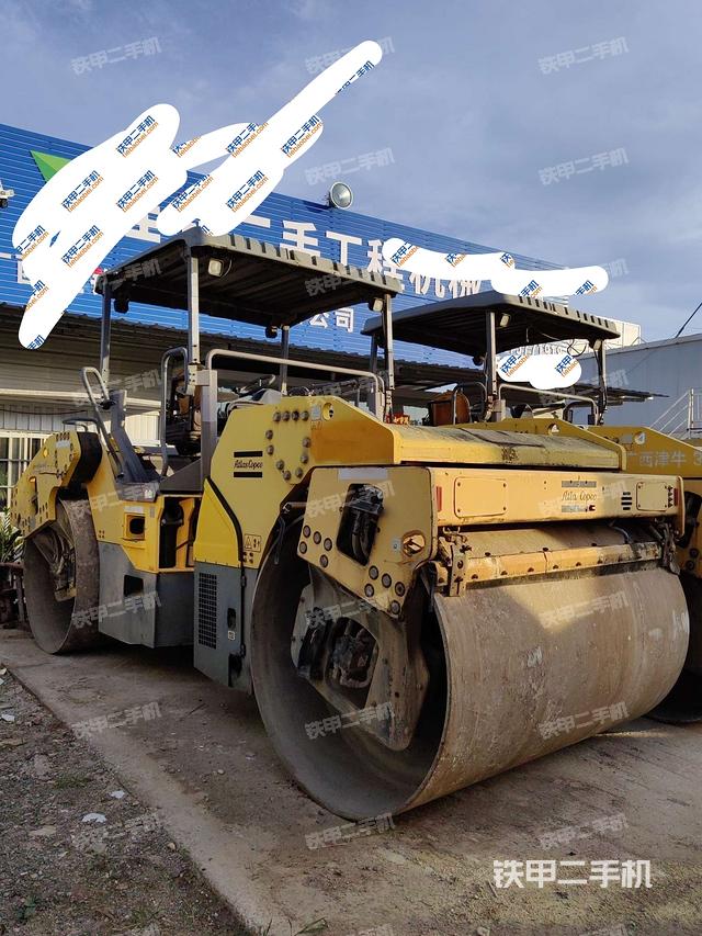 左后45°（压路机整机外观）