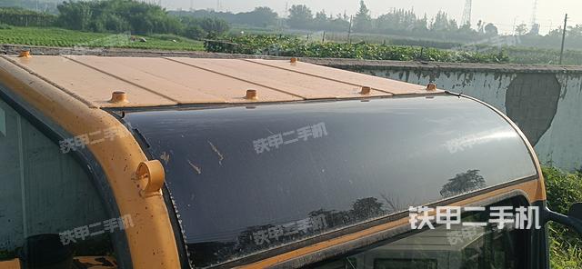 驾驶室顶部(整机外观) 驾驶室顶部(整机外观)