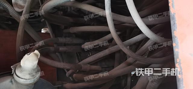 液压泵舱室正面整体(整机外观) 液压泵舱室正面整体(整机外观)