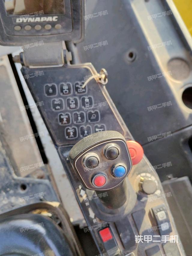 仪表盘全景（压路机驾驶室）