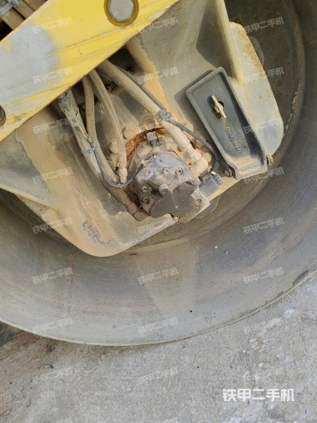 前车架正右侧（压路机前后车架）