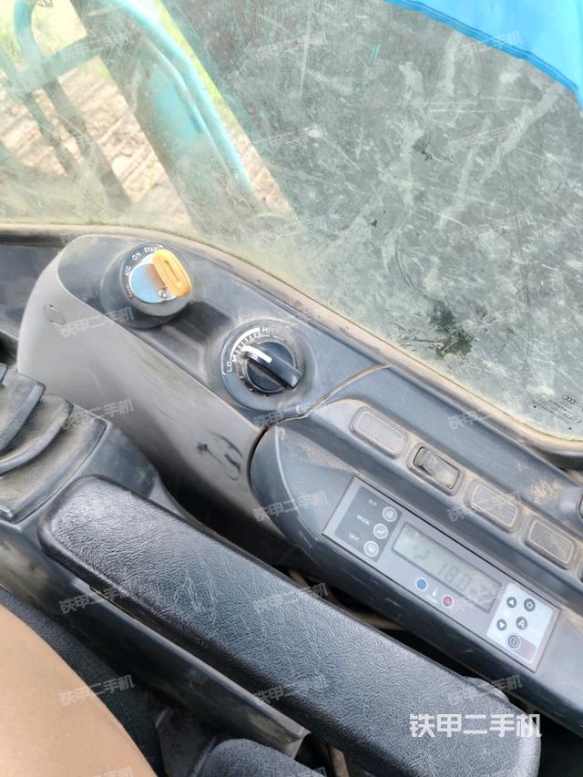 驾驶室整体(整机外观) 驾驶室整体(整机外观)