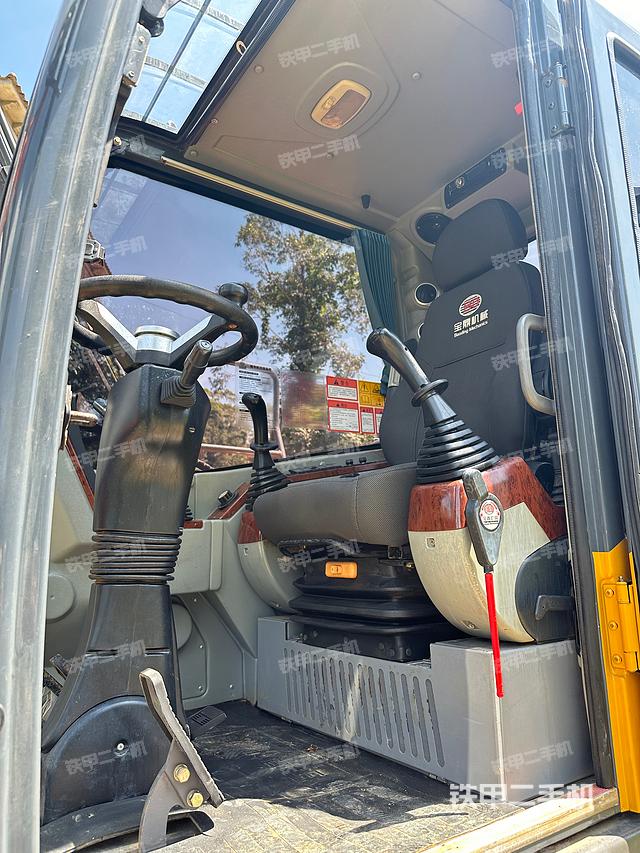 驾驶室整体（整机外观）