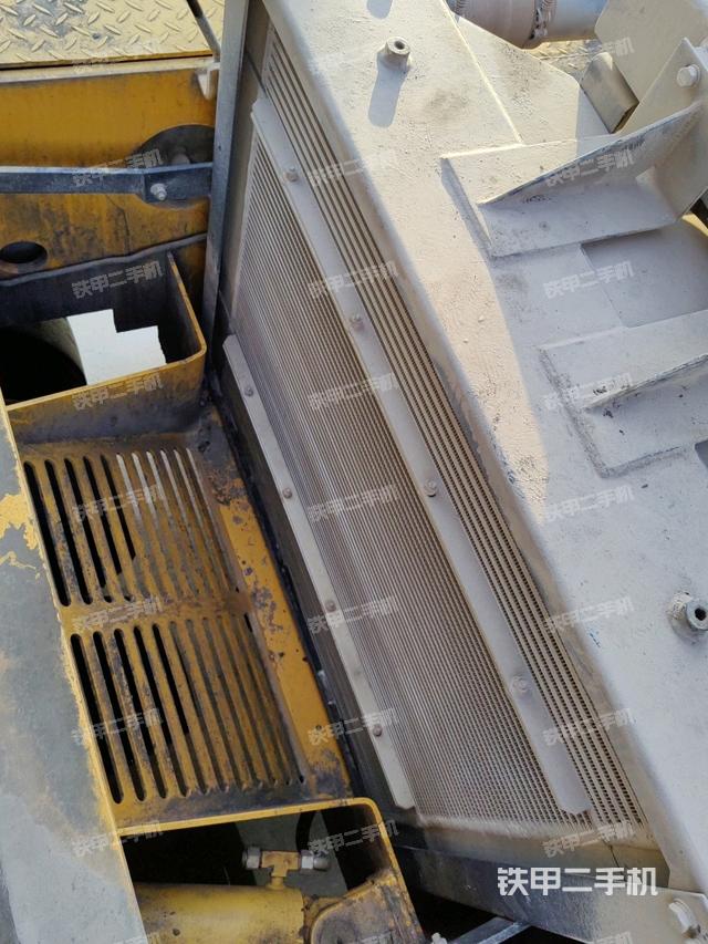 散热器全景（压路机发动机舱）