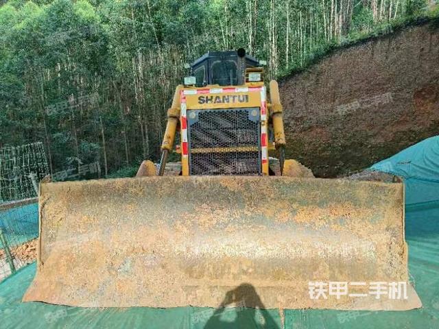 山推SD16標(biāo)準(zhǔn)型推土機(jī)