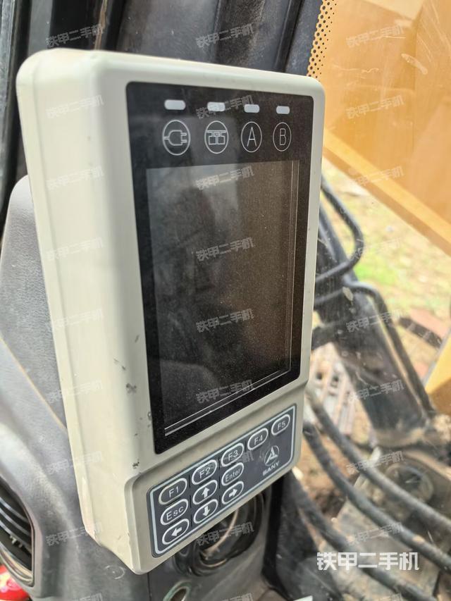 显示屏 (驾驶室部分) 显示屏 (驾驶室部分)