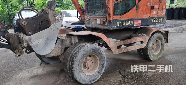 单侧履带整体(整机外观) 单侧履带整体(整机外观)