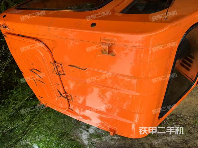 驾驶室顶部(整机外观) 驾驶室顶部(整机外观)