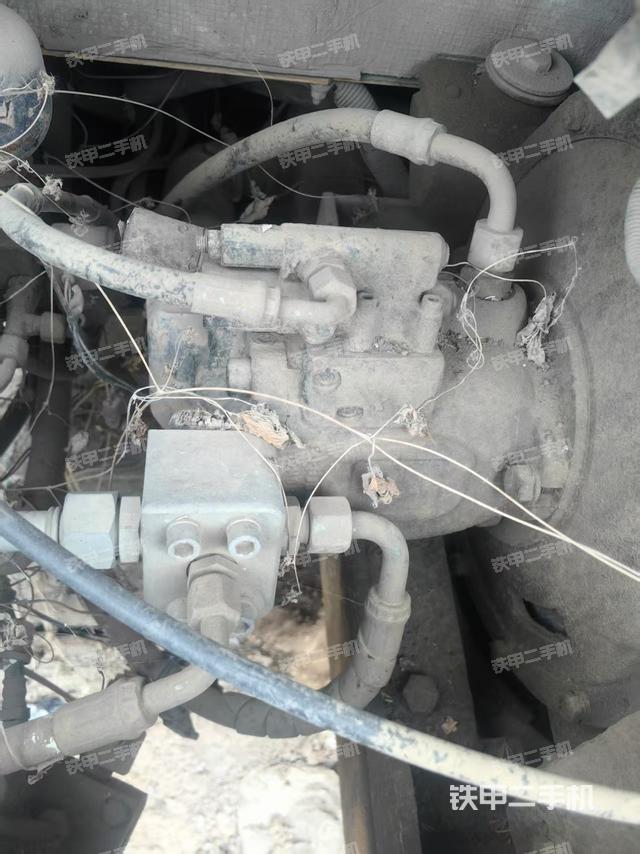 液压泵舱室正面整体(整机外观) 液压泵舱室正面整体(整机外观)