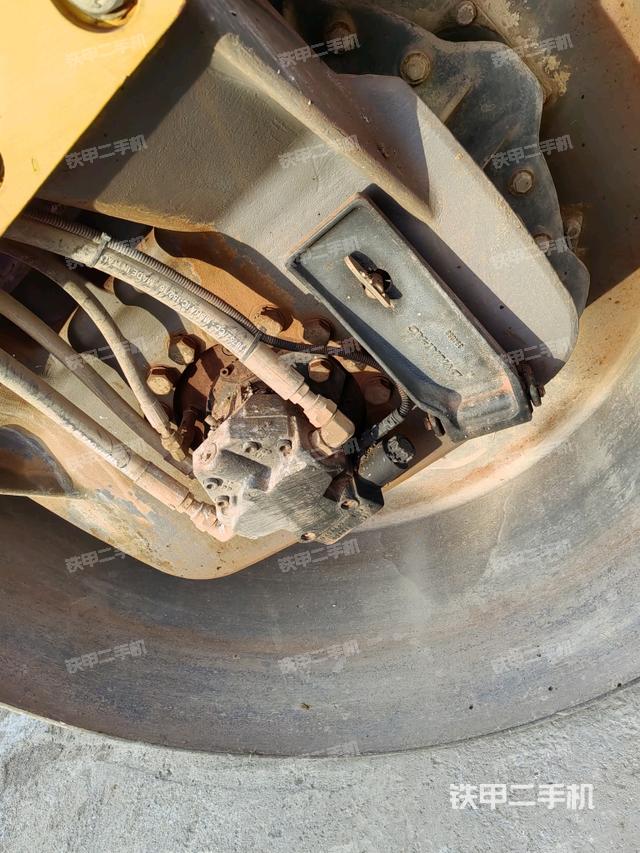 前车架正右侧（压路机前后车架）