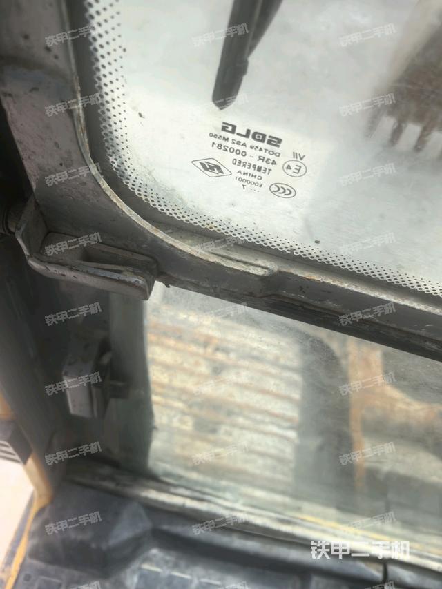 后窗玻璃角標（駕駛室部分）