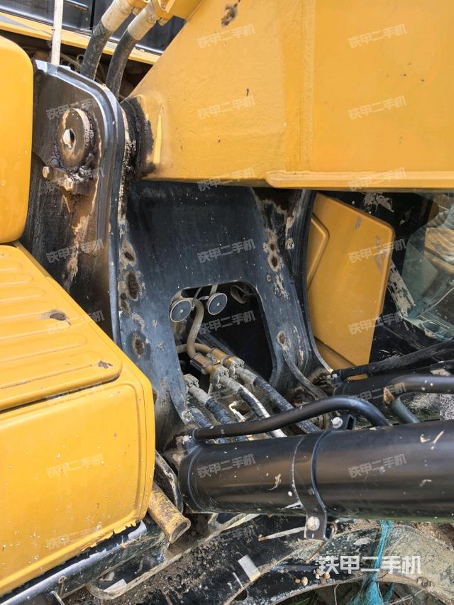 大臂根部 斜视(工作和回转装置) 大臂根部 斜视(工作和回转装置)