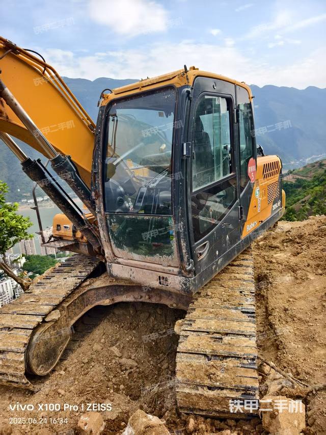 驾驶室顶部(整机外观) 驾驶室顶部(整机外观)