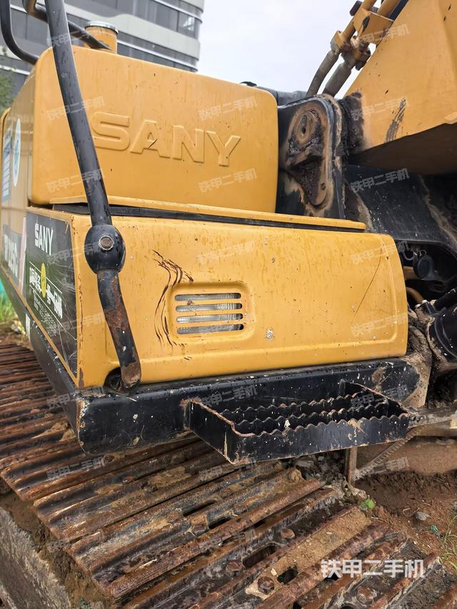 大臂根部 斜视(工作和回转装置) 大臂根部 斜视(工作和回转装置)