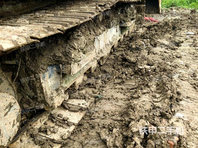 右侧履带整体(行走机构) 右侧履带整体(行走机构)