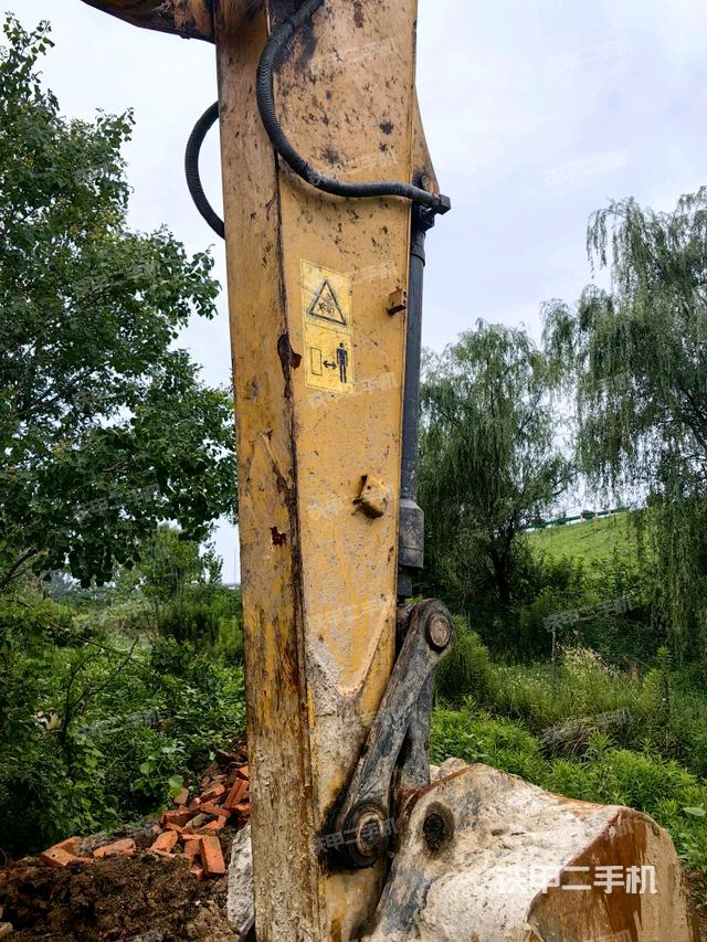 小臂整体左后(工作和回转装置) 小臂整体左后(工作和回转装置)