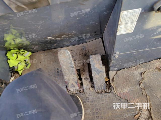 仪表盘全景（压路机驾驶室）