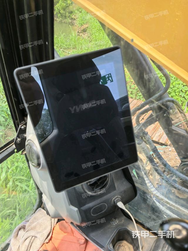 显示屏 (驾驶室部分) 显示屏 (驾驶室部分)