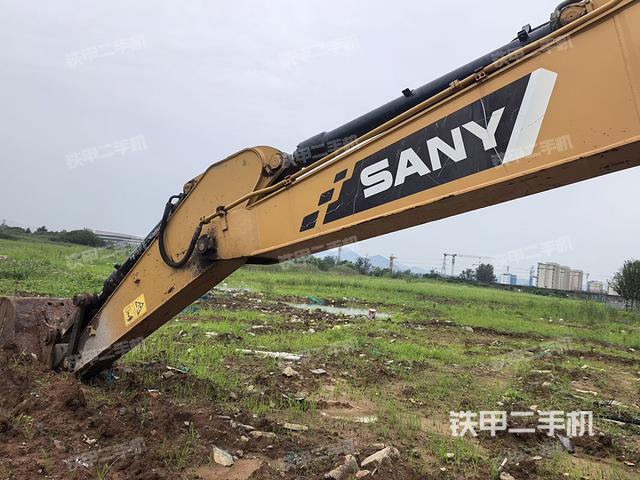 小臂整体左后(工作和回转装置) 小臂整体左后(工作和回转装置)