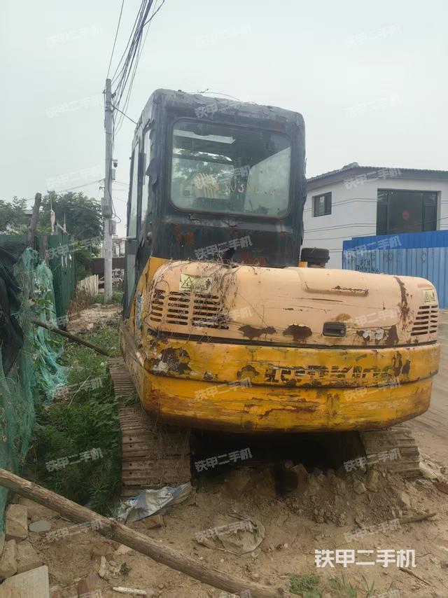 驾驶室整体(整机外观) 驾驶室整体(整机外观)