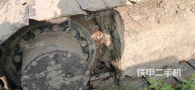 单侧履带整体(整机外观) 单侧履带整体(整机外观)